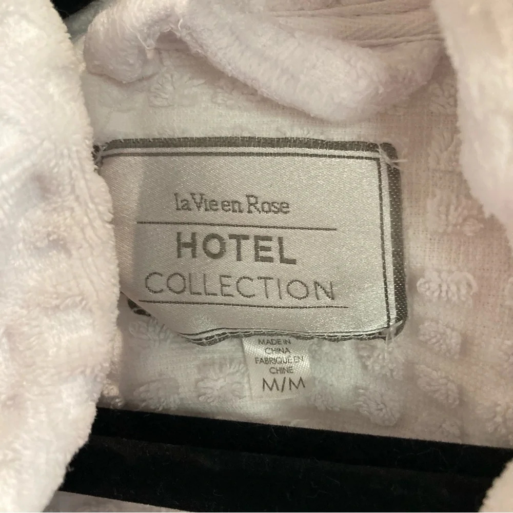 LA VIE EN ROSE Sz M Hotel Collection Belted Luxurious Waffle  Terry Spa Robe - Picture 3 of 10
